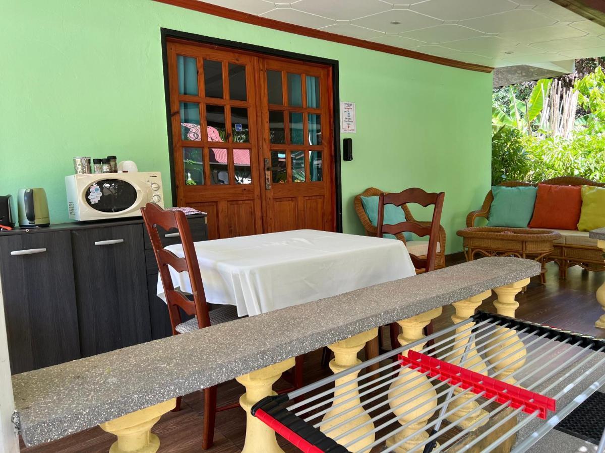 Chloe'S Cottage Self-Catering La Digue  Extérieur photo