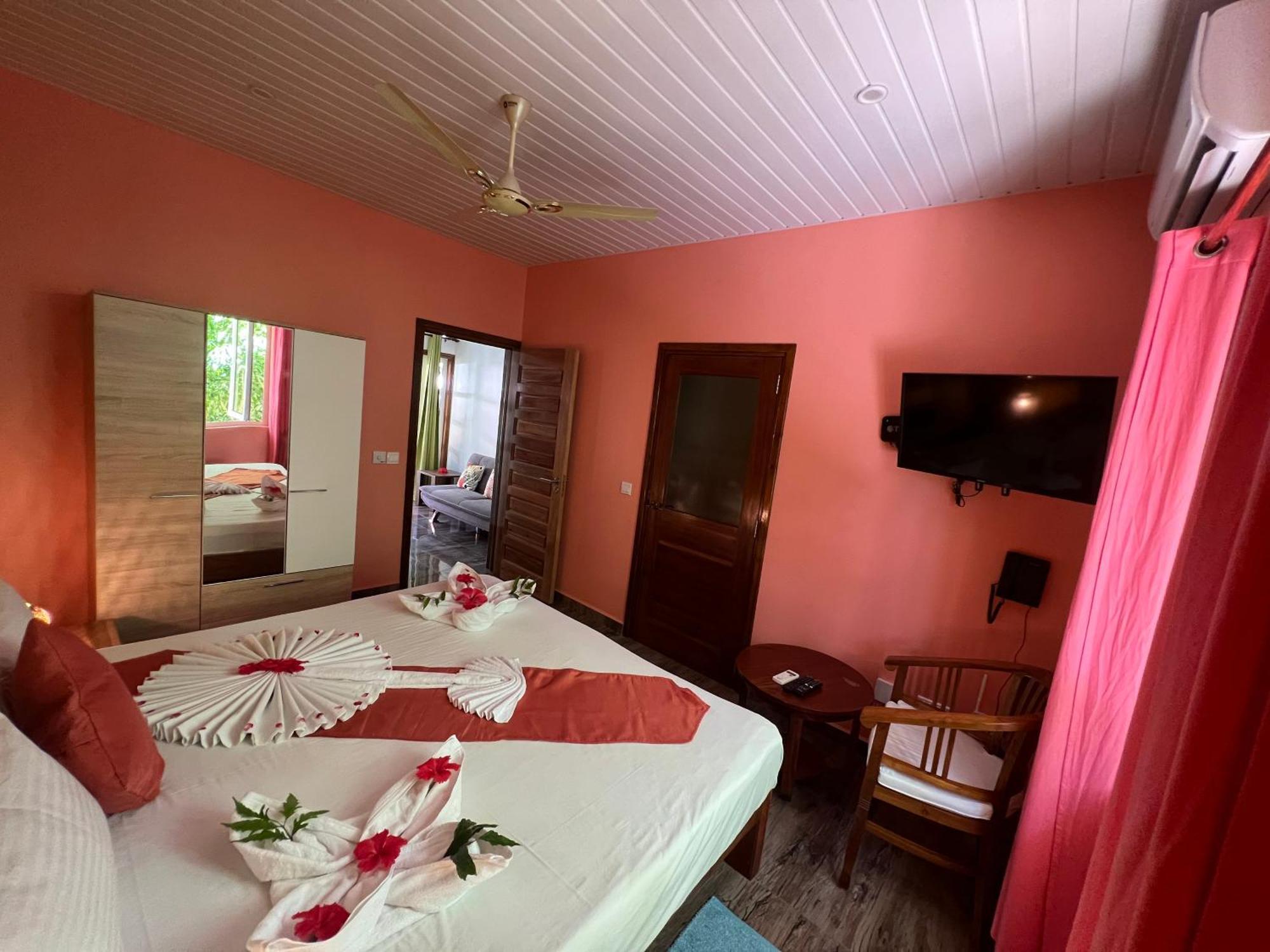Chloe'S Cottage Self-Catering La Digue  Extérieur photo